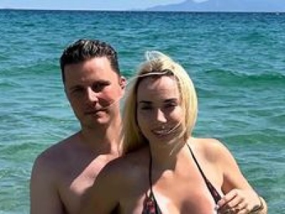 Marianna Schreiber i jej walczące o wolność IMPLANTY brodzą w morzu u boku Piotra Korczarowskiego (FOTO)