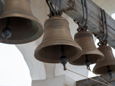 Spór o bicie dzwonów kościelnych w hiszpańskiej miejscowości. 