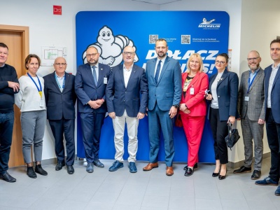 Szkoła w remoncie, nauka w fabryce opon. Uczniowie „Elektronika” zdobywają doświadczenie w Michelinie