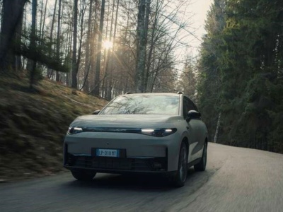 Nowy SUV Stellantis wjedzie wszędzie. Do tego jest szybszy niż Mustang