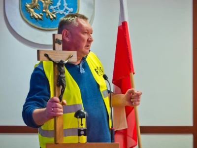 Legnica. Jak Ruch Obrony Granic i TV Republika walczyły z Kupajem o krzyż