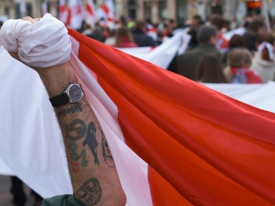 Lewica czy prawica? Naukowcy zbadali, kto częściej popiera przemoc