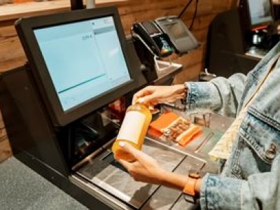 Belgowie z podatkiem od kas samoobsługowych. Bo kasjerzy tracą pracę