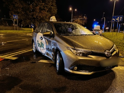 Obywatel Indii nie patrzył na światła. Wjechał na czerwonym, zderzył się z dwoma autami