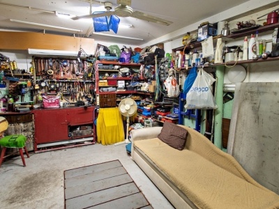 70-latek od pół roku mieszka w garażu, bez wody i ogrzewania