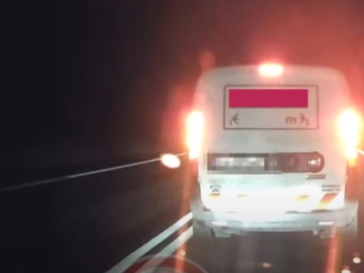 Nowy samochód brutalnie hamuje przed fikcyjnymi przeszkodami. To wielkie zagrożenie