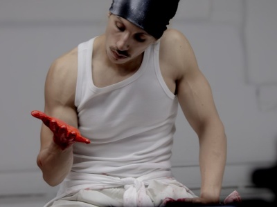 Odbił rękę na 20 tys. płyt – francuski raper robił to bez przerwy przez 24 godziny