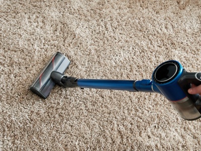 Tanie, ale skuteczne. Najlepsze odkurzacze pionowe do 1000 zł