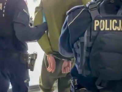 Bandycki atak kiboli na kibica innej drużyny na S3. Pobili go i zerwali koszulkę