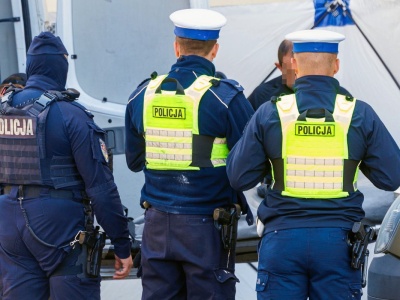 Ciągnik, pieniądze ze sklepu i 