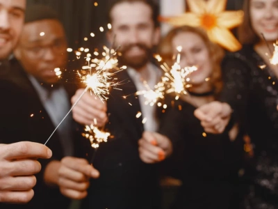 Kolacja sylwestrowa – jak połączyć elegancję z dobrą zabawą?