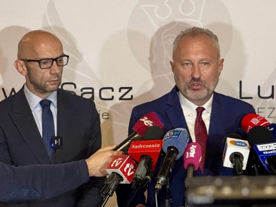 „Można powiedzieć, że miasto Nowy Sącz prowadzi 4:0 z Arkadiuszem M.” – konferencja w nowosądeckim Ratuszu