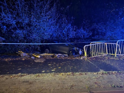 Przebił barierki i wpadł do rowu. Kierowca miał ponad 2 promile