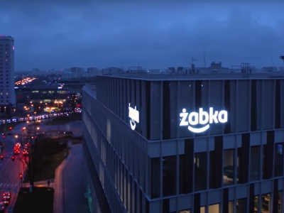 Grupa Żabka miała 463 mln zł zysku netto, 1,28 mld zł skorygowanego zysku EBITDA w III kw. 2025