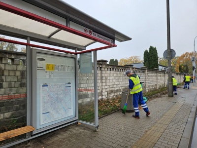 Porządki przy cmentarzach w Warszawie