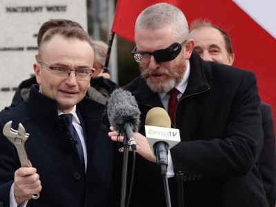 Sojusz klucza z gaśnicą. Braun z Wochem idą walczyć o Senat i odzyskiwać niepodległość