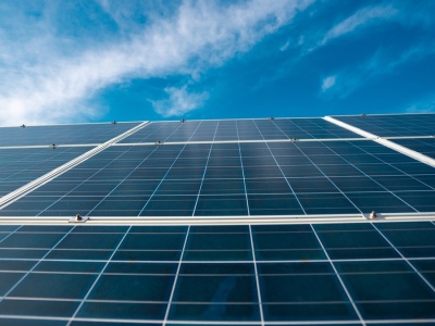 Nietypowa instalacja na dachu kościoła. 