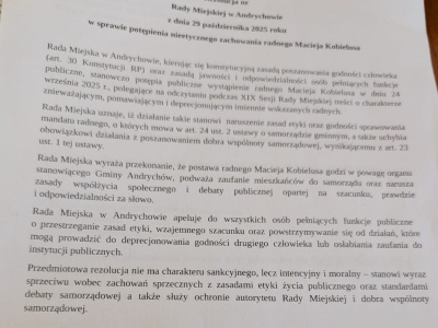 Rada Miejska w Andrychowie przyjęła rezolucję potępiającą zachowanie radnego Macieja Kobielusa