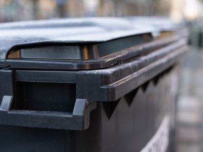 Kiedy pojawią się miejskie kontenery na tekstylia? Raczej nieprędko