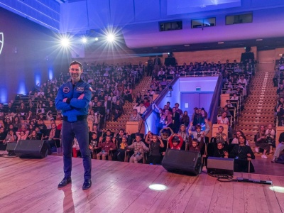 „To nie science fiction, to zawód”. Sławosz Uznański spotkał się ze studentami w Rzeszowie