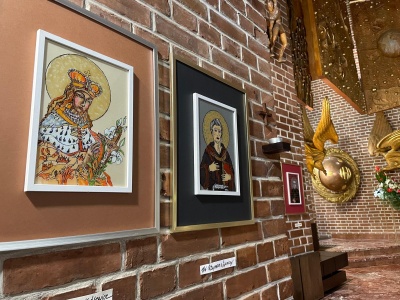 Święci i błogosławieni w jednym miejscu. Wyjątkowa wystawa w Tarnowie