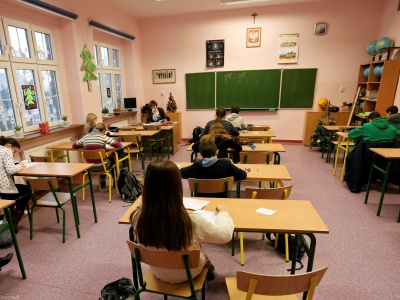 Emerytowany nauczyciel podsumował, co myśli o sprawdzianozie. 