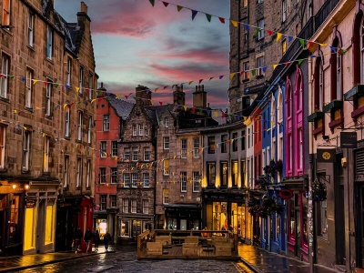 To miasto jest najpiękniejsze jesienią. Dolecimy tu z sześciu lotnisk w Polsce