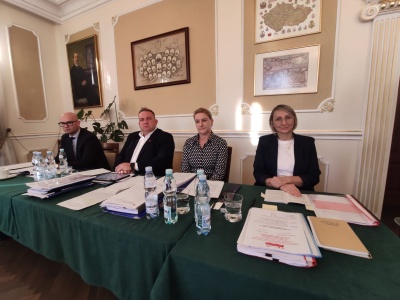 Nietypowy porządek obrad, głosowania i rezolucja – czyli XX Sesja Rady Miejskiej w Andrychowie