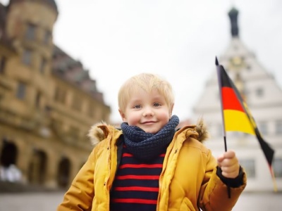 Wrocławscy uczniowie paradowali w niemieckich barwach narodowych