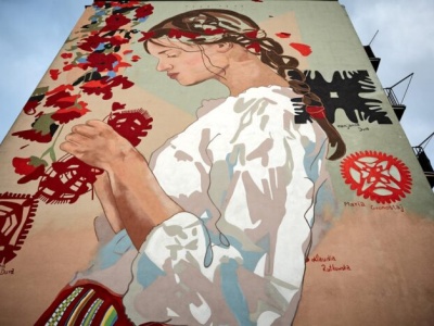 Nowy mural w Piotrkowie przypomina o korzeniach