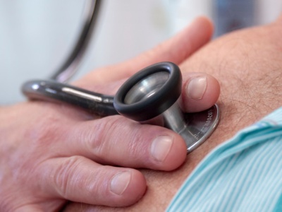 3 złote zasady. Najstarszy praktykujący lekarz mówi, jak dożył 103 lat