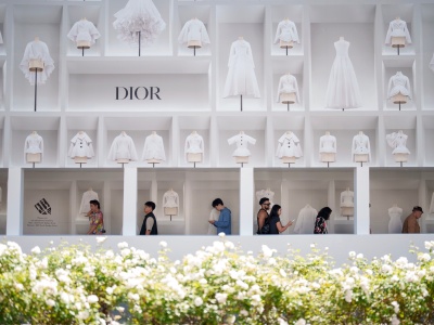 Branża luksusowa schodzi na ziemię. Klienci chcą, by sprzedawać im emocje