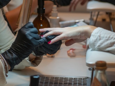 Hit czy kosmetyczny koszmar? Fenomenu tych paznokci nie da się zignorować