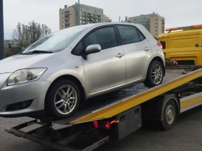 Toyota bez ubezpieczenia odholowana na parking miejski