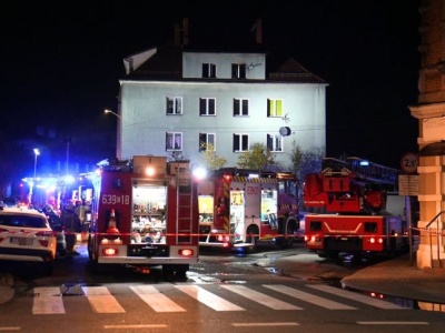 Dramatyczny pożar w budynku wielorodzinnym w centrum Tarnowskich Gór