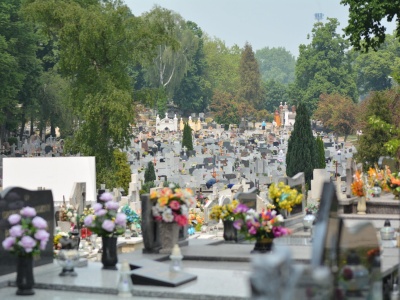 Uroczystość Wszystkich Świętych w Gnieźnie – godziny procesji na cmentarzach
