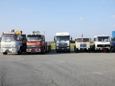 Jubileuszowy pokaz ciężarówek Iveco – kilkanaście pojazdów z „Turbo” w nazwie