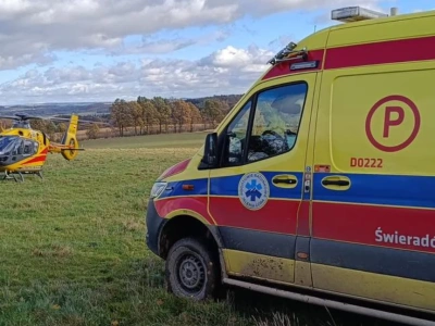 Operator koparki wjechał w pracownika gospodarstwa