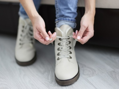 Na co dzień i od święta. To najlepsze jesienne buty dla pań po 60-tce