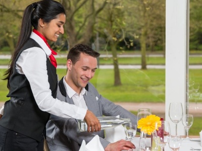 System kaucyjny w restauracji i pubie. Jakie zasady obowiązują gastronomię?