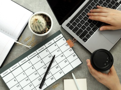 W listopadzie pracownikom przysługuje dodatkowy dzień wolny. Kiedy można go wykorzystać?