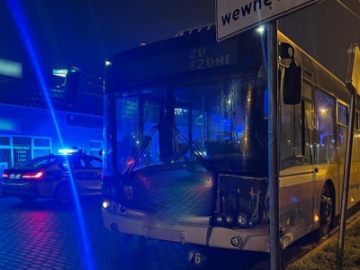 Stłuczka autobusów w Bydgoszczy. Kierująca z dodatnim wynikiem policyjnego narkotestu