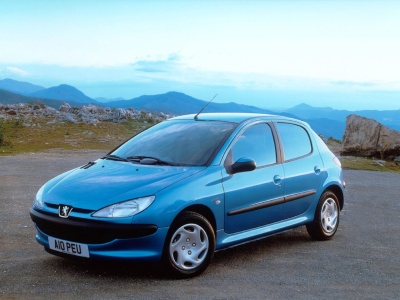 Poszukiwany kierowca niebieskiego Peugeota 206!