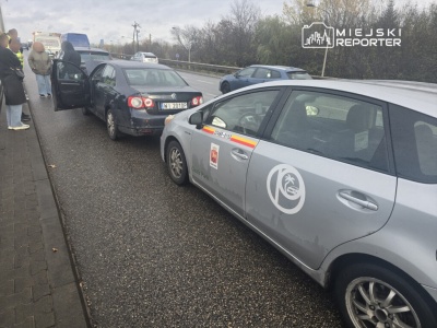 Wielogodzinne oczekiwanie na policję po kolizji w Alejach Jerozolimskich, uczestniczka zasłabła