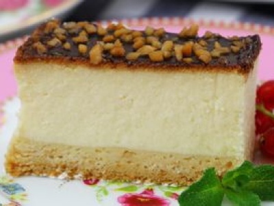 To najlepszy przepis na sernik. Nie opada, nie pęka i smakuje jak z drogiej cukierni