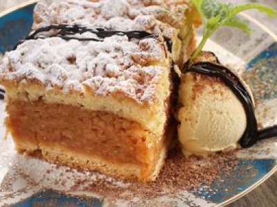 Szarlotka białostocka ma dużo jabłek, a nie namaka i nie rozpada się. Wszystko dzięki 1 składnikowi