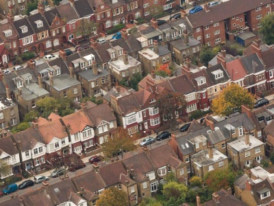Brytyjski rynek nieruchomości zaskakuje. Ceny domów znów w górę mimo wyższych kosztów kredytów