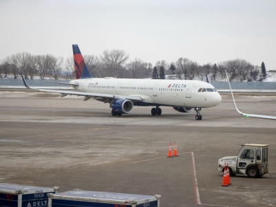 Błąd stewardesy kosztował linię ponad 377 tys. zł. Pasażerowie byli uwięzieni przez godzinę