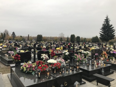 Jak odnaleźć mogiły krewnych i znajomych? Pomóc mogą wyszukiwarki grobów