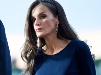 Letizia założyła to i olśniła. Nadaje się idealnie pod jesienny płaszcz